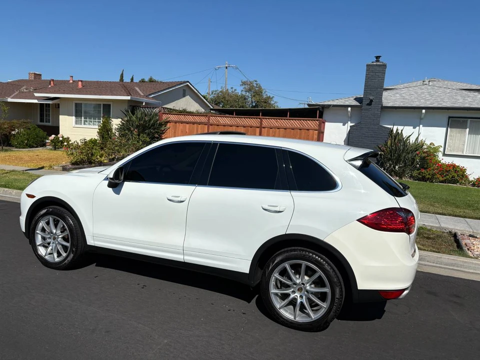 2012 Porsche 958 Cayenne - Image 2 of 13