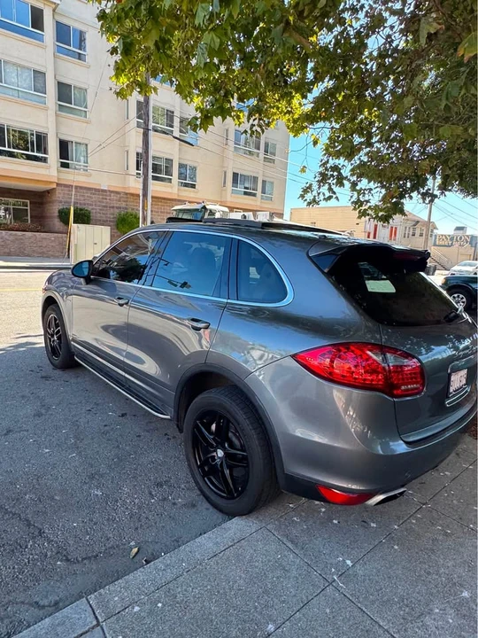 2012 Porsche 958 Cayenne - Image 2 of 2