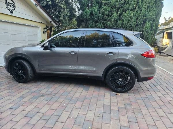 2012 Porsche 958 Cayenne - Image 2 of 18