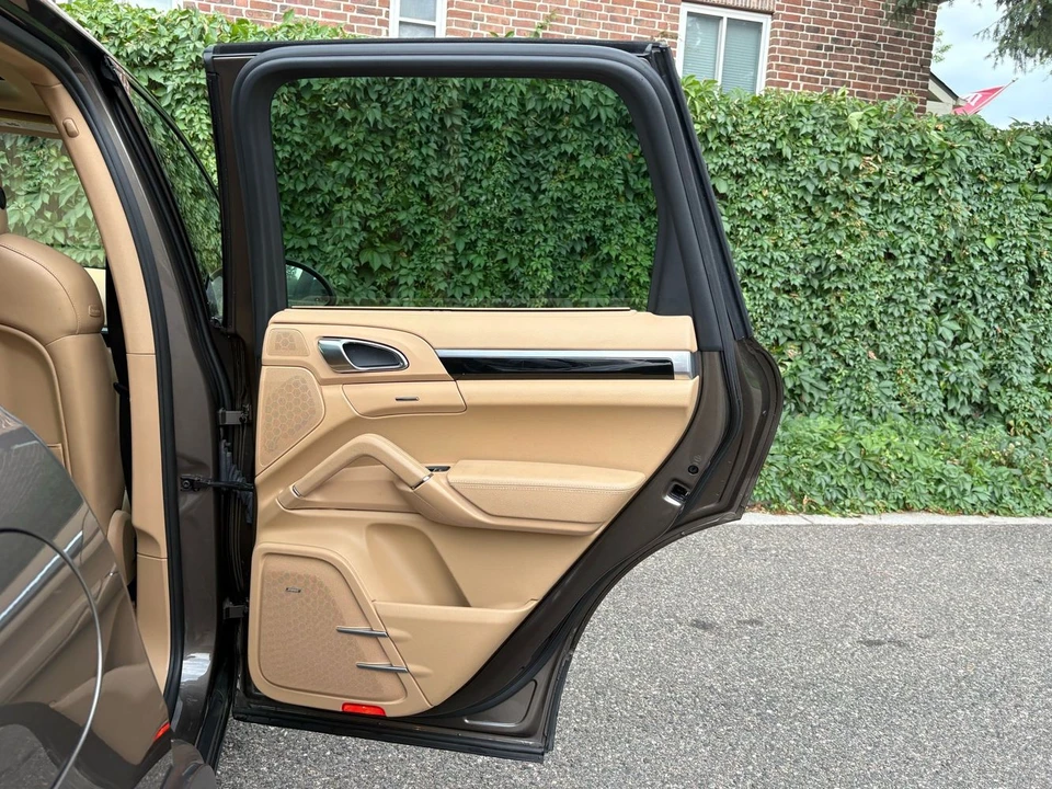 2012 Porsche 958 Cayenne - Image 13 of 16