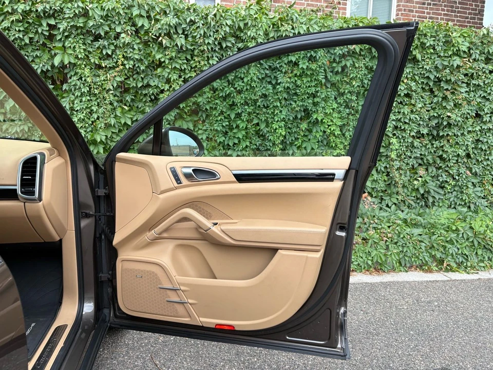 2012 Porsche 958 Cayenne - Image 15 of 16