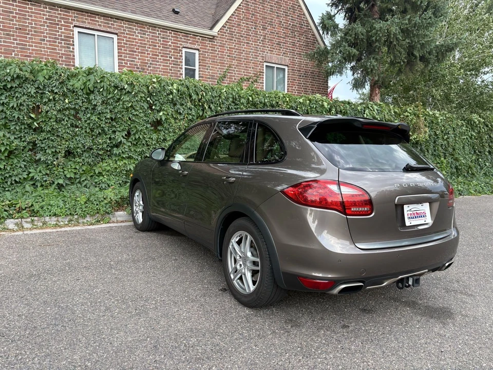 2012 Porsche 958 Cayenne - Image 9 of 16