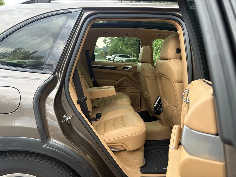 2012 Porsche 958 Cayenne - Image 12 of 16