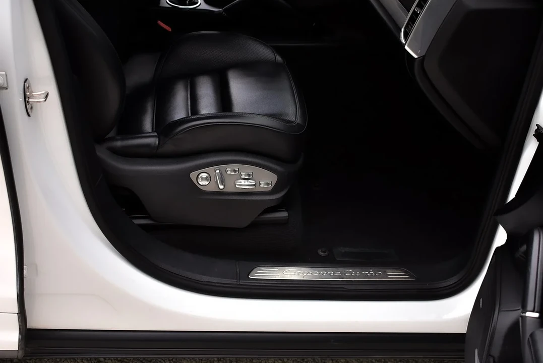 2012 Porsche 958 Cayenne Turbo - Image 28 of 31