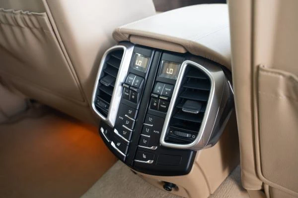 2012 Porsche 958 Cayenne - Image 13 of 16