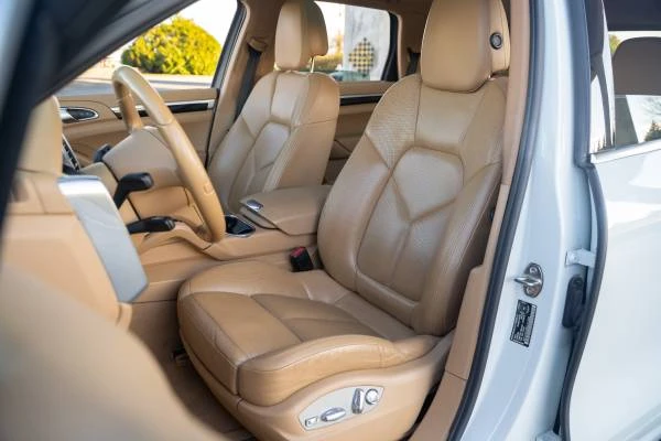 2012 Porsche 958 Cayenne - Image 8 of 16
