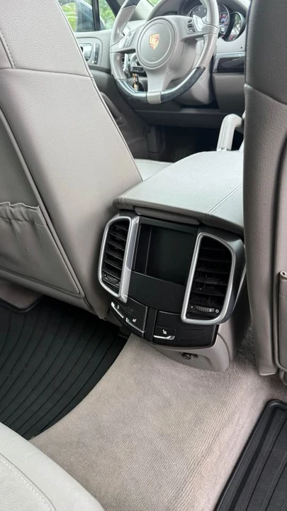 2012 Porsche 958 Cayenne - Image 9 of 17