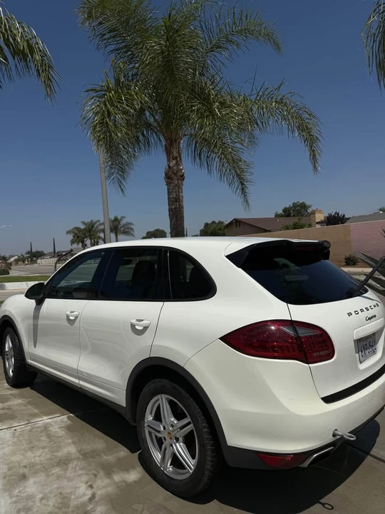 2012 Porsche 958 Cayenne S - Image 3 of 8