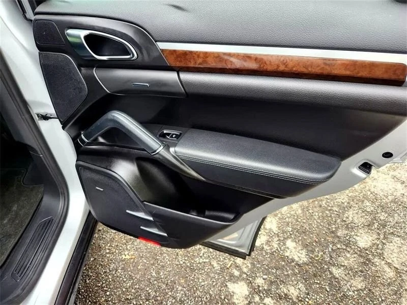 2012 Porsche 958 Cayenne - Image 14 of 20