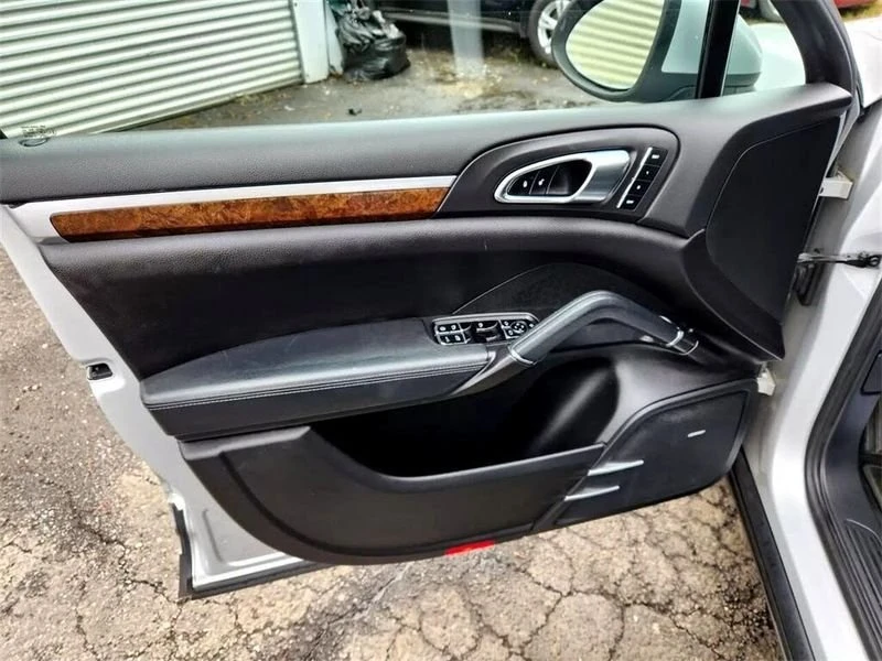 2012 Porsche 958 Cayenne - Image 8 of 20
