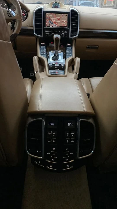2012 Porsche 958 Cayenne - Image 8 of 16