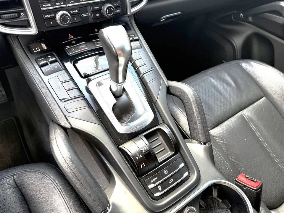 2012 Porsche 958 Cayenne - Image 11 of 17