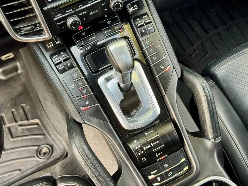 2012 Porsche 958 Cayenne - Image 10 of 13