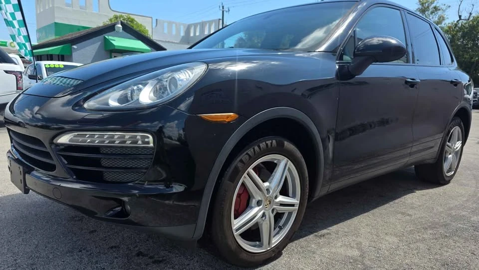2012 Porsche 958 Cayenne - Image 2 of 8