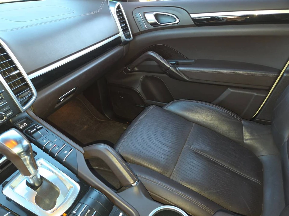2012 Porsche 958 Cayenne S - Image 10 of 13