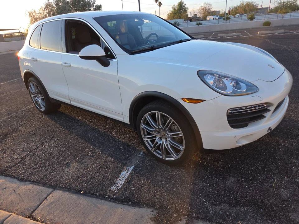 2012 Porsche 958 Cayenne S - Image 2 of 13