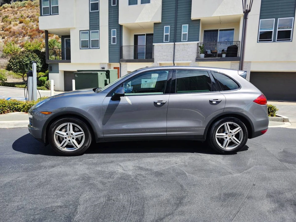 2012 Porsche 958 Cayenne S - Image 4 of 13