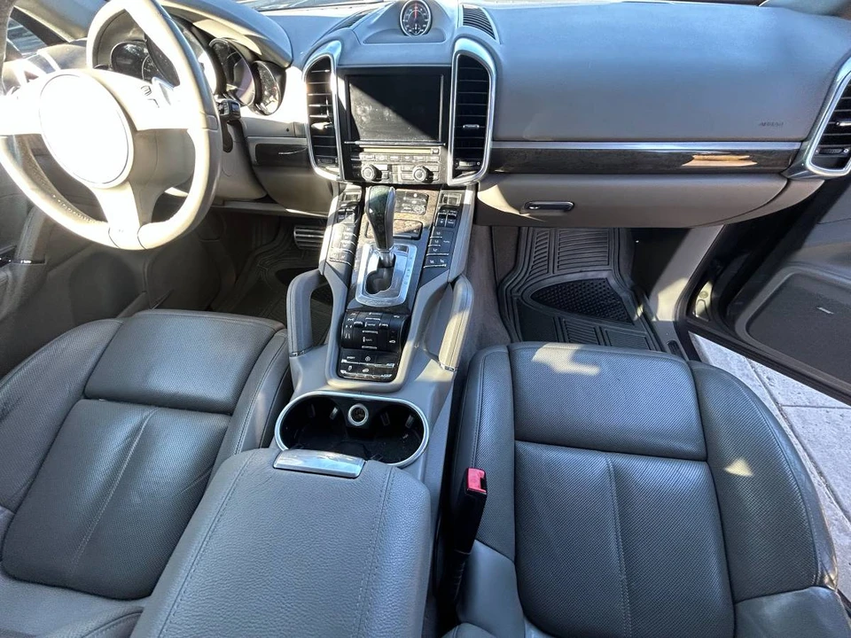 2012 Porsche 958 Cayenne S - Image 10 of 13