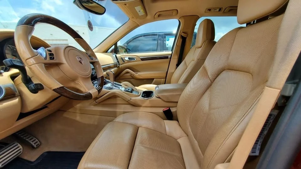 2012 Porsche 958 Cayenne S - Image 2 of 8