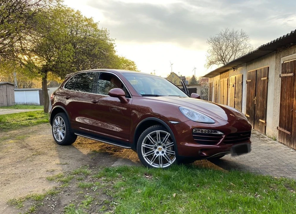 2012 Porsche 958 Cayenne S - Image 2 of 15