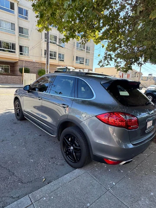 2012 Porsche 958 Cayenne - Image 2 of 11