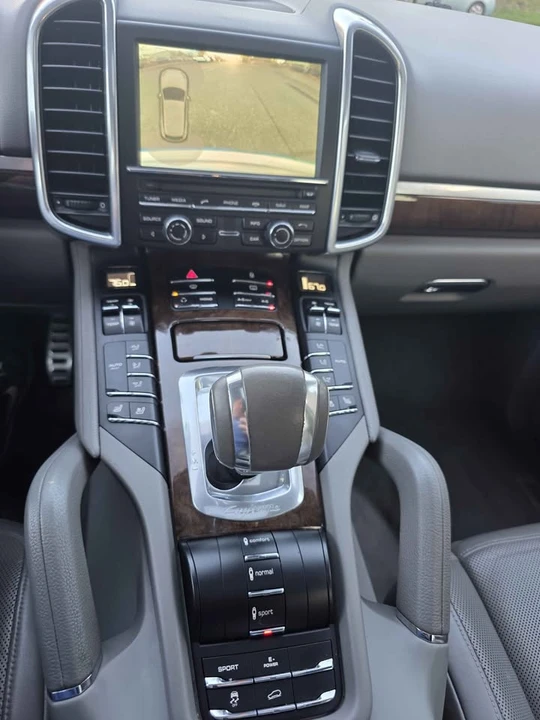 2012 Porsche 958 Cayenne - Image 16 of 18