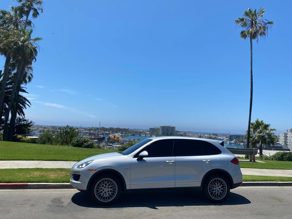 2012 Porsche 958 Cayenne - Image 2 of 8