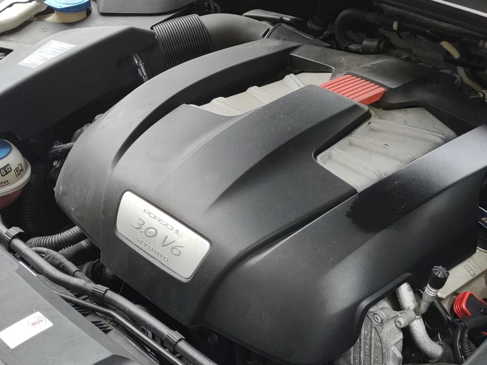 2012 Porsche 958 Cayenne S - Image 8 of 20