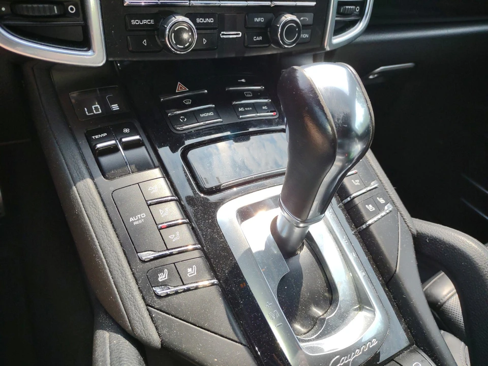 2012 Porsche 958 Cayenne S - Image 12 of 20