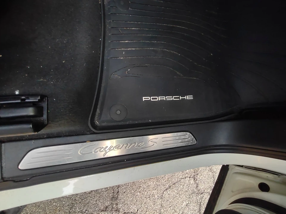 2012 Porsche 958 Cayenne S - Image 16 of 20