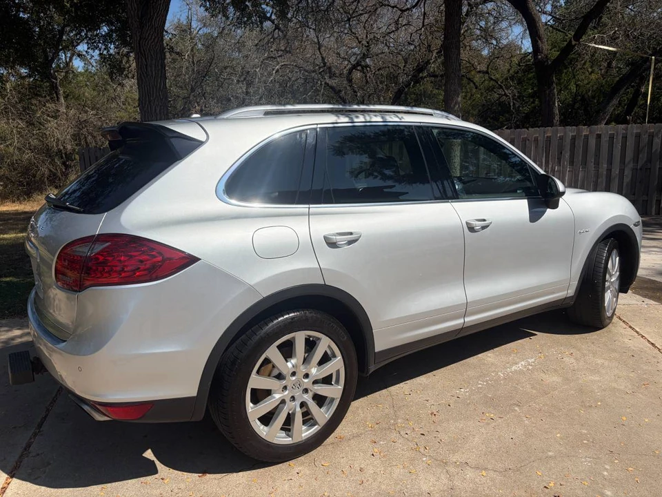 2012 Porsche 958 Cayenne S - Image 3 of 24
