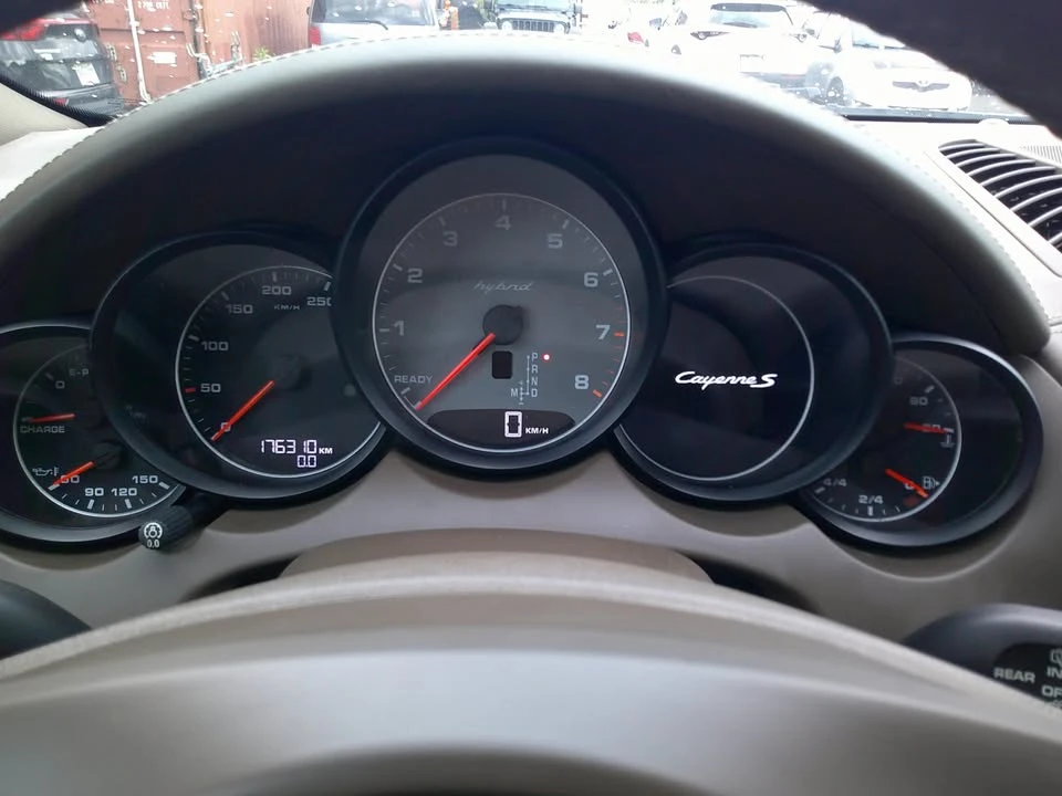 2012 Porsche 958 Cayenne S - Image 9 of 20