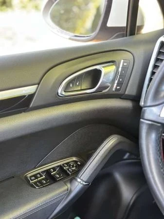 2012 Porsche 958 Cayenne S - Image 13 of 21