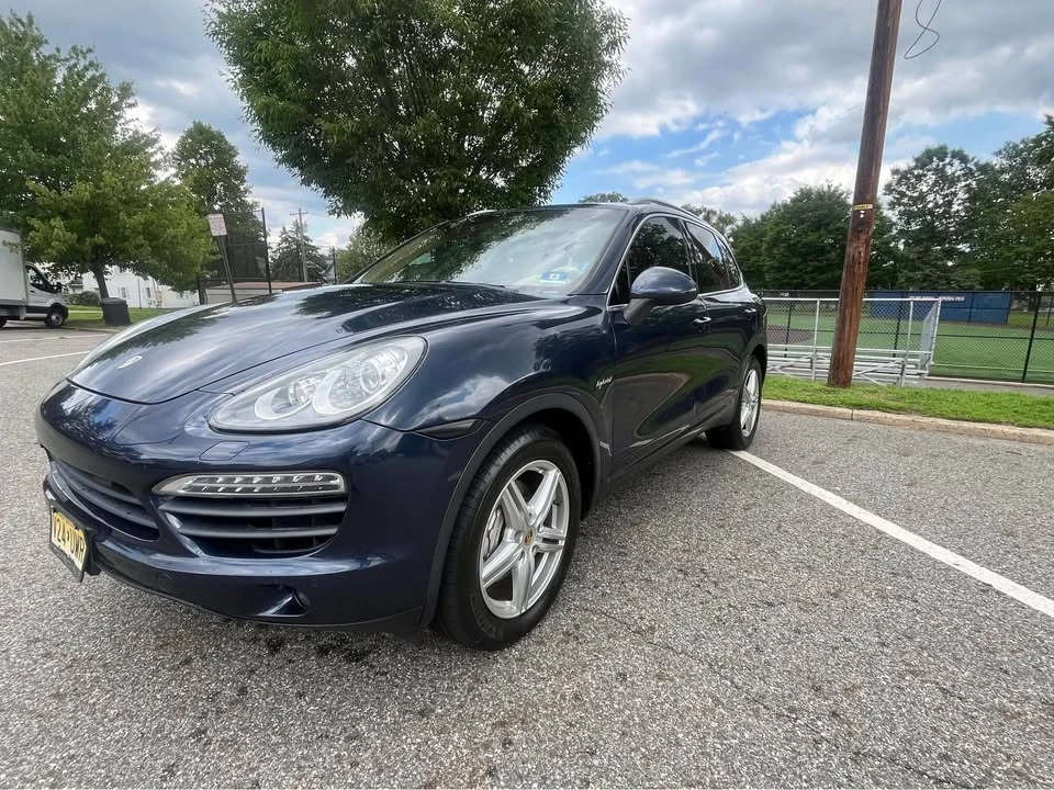 2012 Porsche 958 Cayenne S - Image 2 of 17