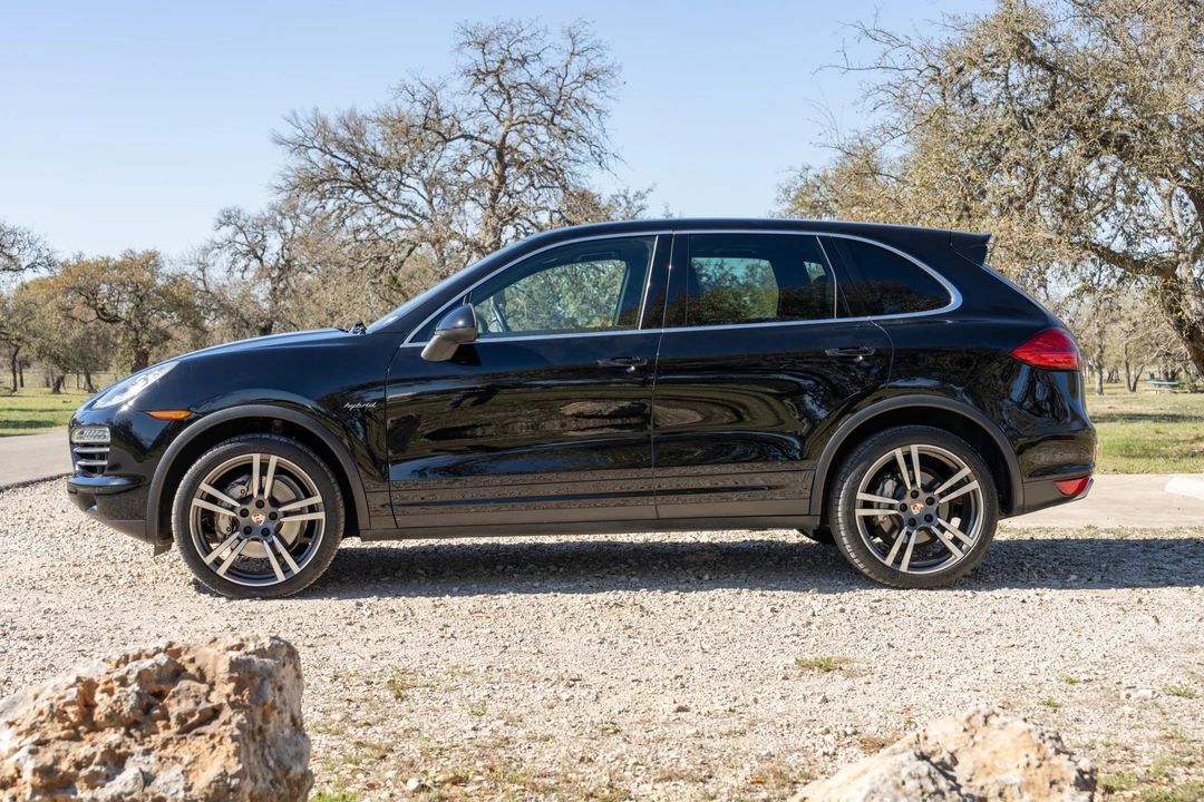 2012 Porsche 958 Cayenne S - Image 2 of 31