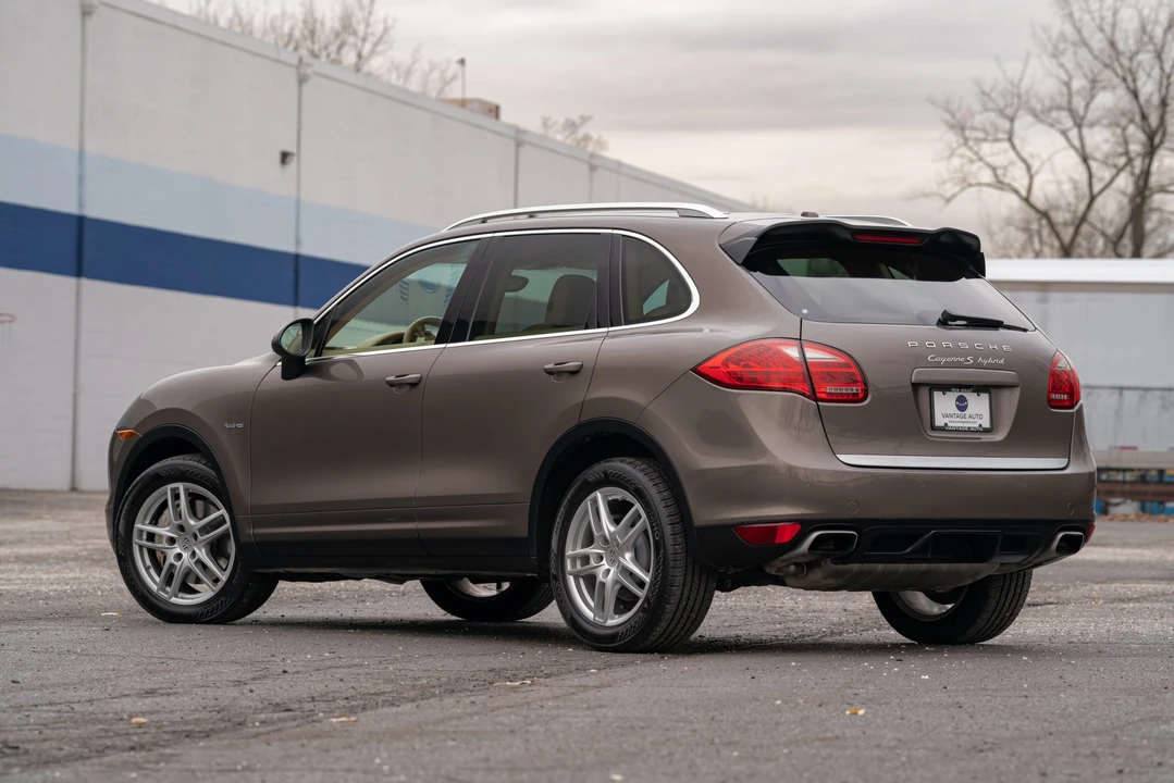 2012 Porsche 958 Cayenne S - Image 9 of 31