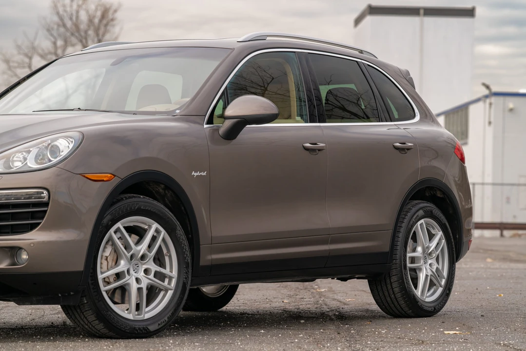 2012 Porsche 958 Cayenne S - Image 25 of 31