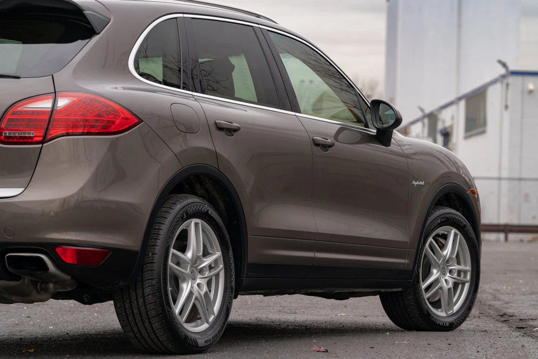 2012 Porsche 958 Cayenne S - Image 27 of 31