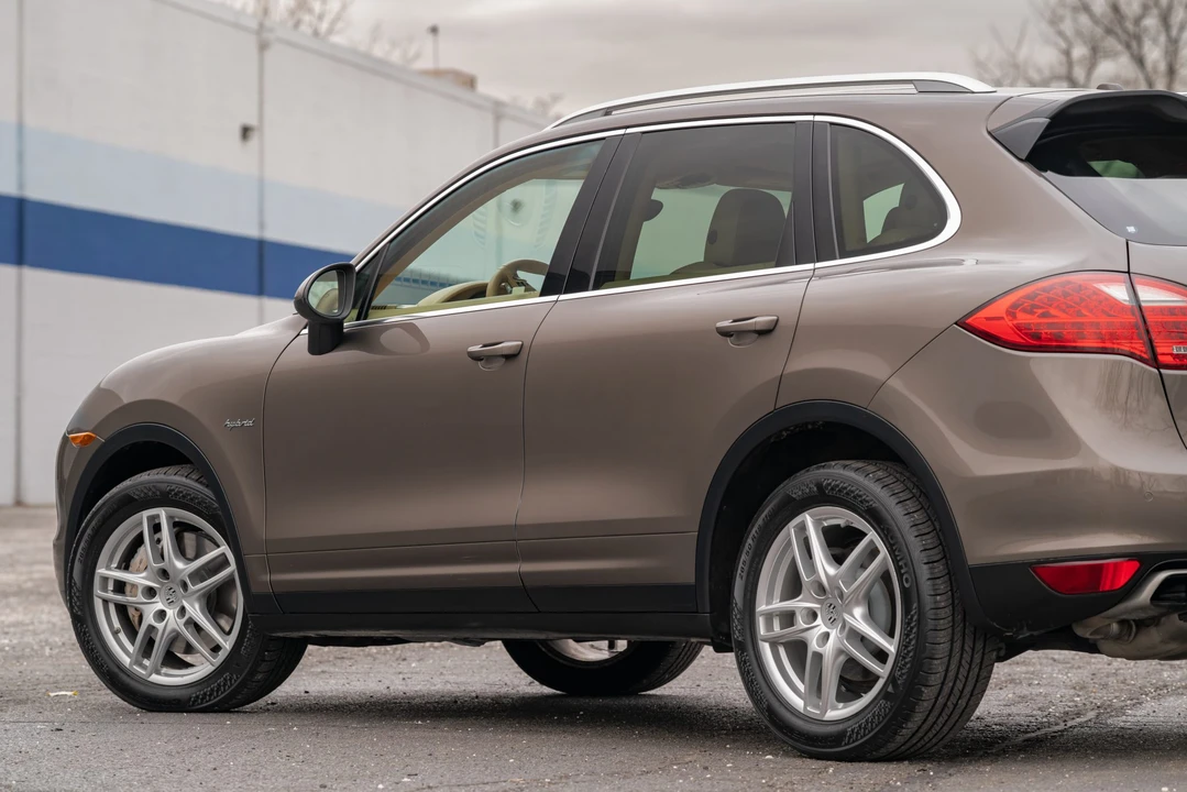 2012 Porsche 958 Cayenne S - Image 26 of 31