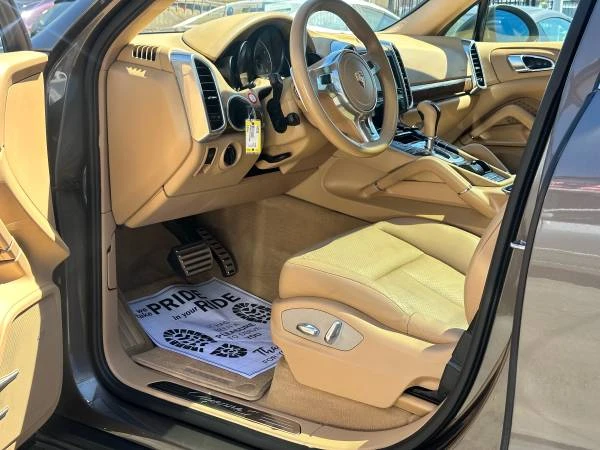 2012 Porsche 958 Cayenne S - Image 7 of 10