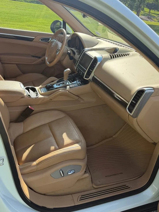 2012 Porsche 958 Cayenne S - Image 9 of 11