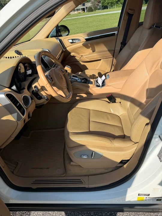 2012 Porsche 958 Cayenne S - Image 7 of 11
