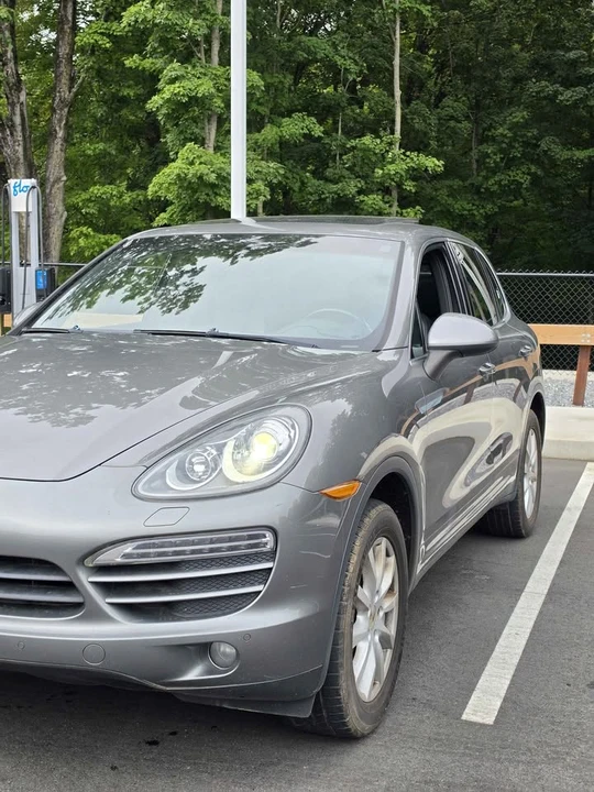 2012 Porsche 958 Cayenne S - Image 2 of 6