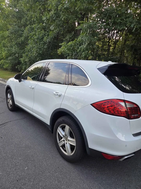 2012 Porsche 958 Cayenne S - Image 3 of 9