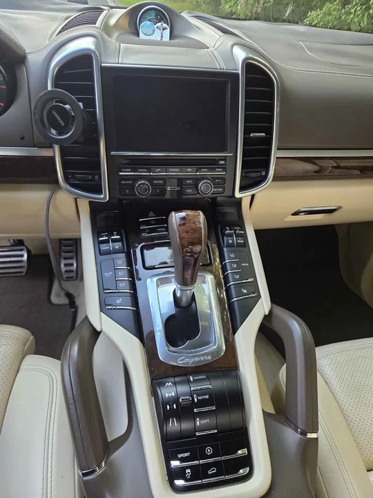 2012 Porsche 958 Cayenne S - Image 5 of 9
