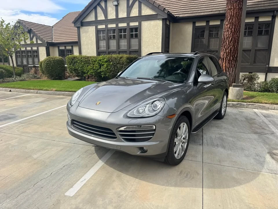 2012 Porsche 958 Cayenne S - Image 2 of 18