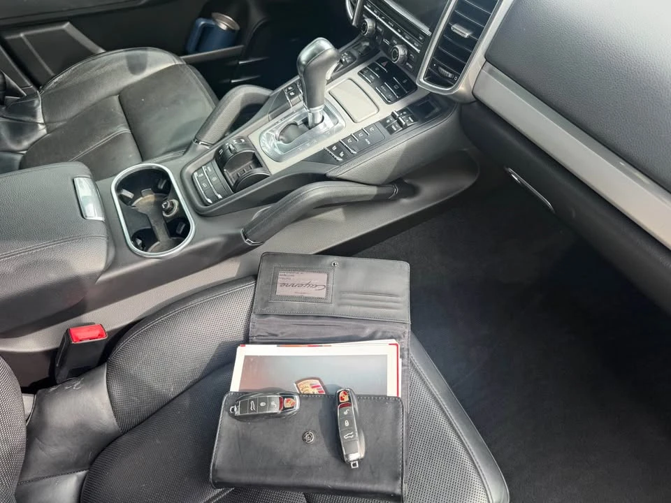 2012 Porsche 958 Cayenne S - Image 16 of 18