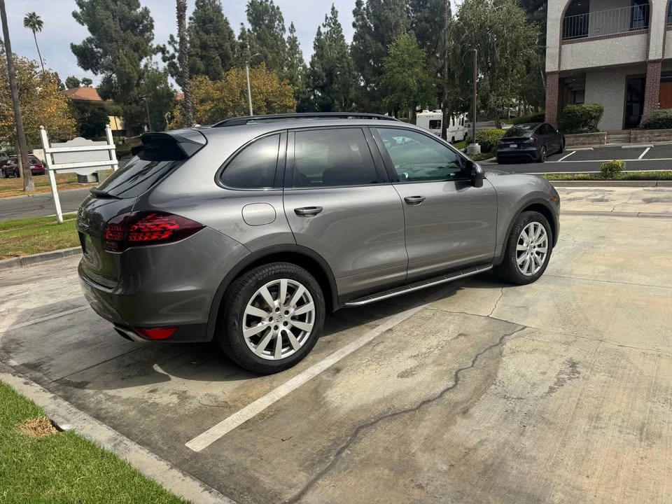 2012 Porsche 958 Cayenne S - Image 6 of 18