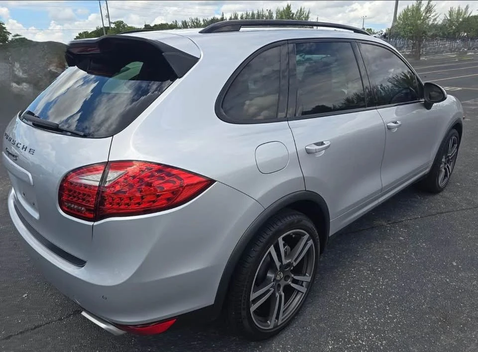 2012 Porsche 958 Cayenne S - Image 3 of 12