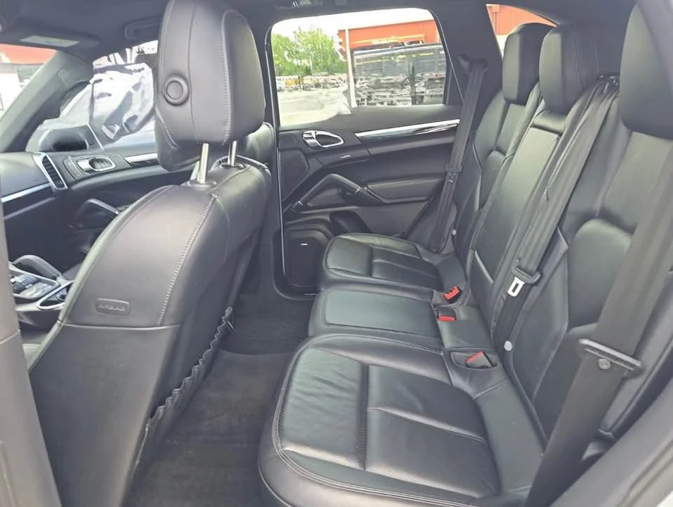 2012 Porsche 958 Cayenne S - Image 8 of 12